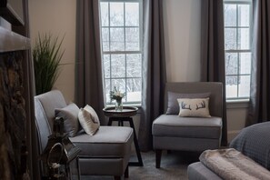 Farmhouse Thundering Brook | Living area