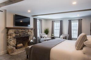 Farmhouse Thundering Brook | 1 bedroom, premium bedding, pillowtop beds, in-room safe