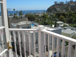 (5OB) 1 King Bed, ocean view from partitioned balcony | Balcony
