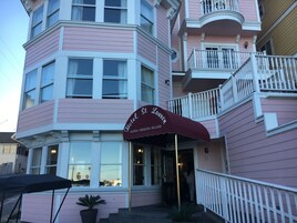 Fachada de la propiedad