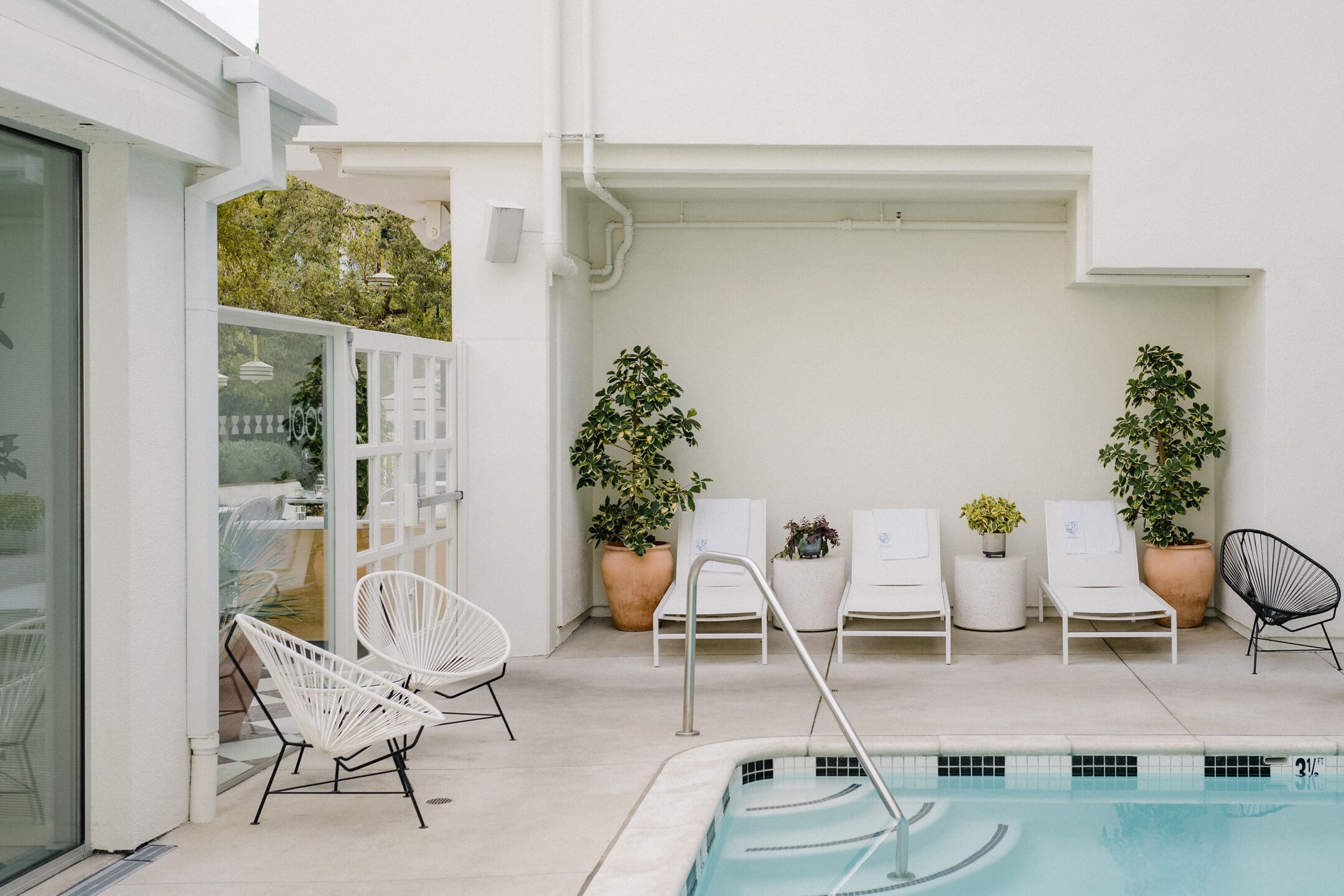 outdoor pool, open 7:00 am to 9:00 pm, pool loungers