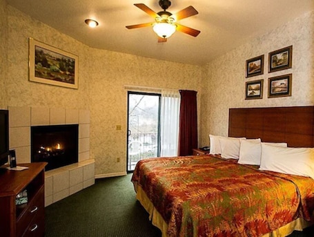 Luxury Room, 1 King Bed (No Pets Allowed) | In-room safe, iron/ironing board, free WiFi, bed sheets. Miners Inn
