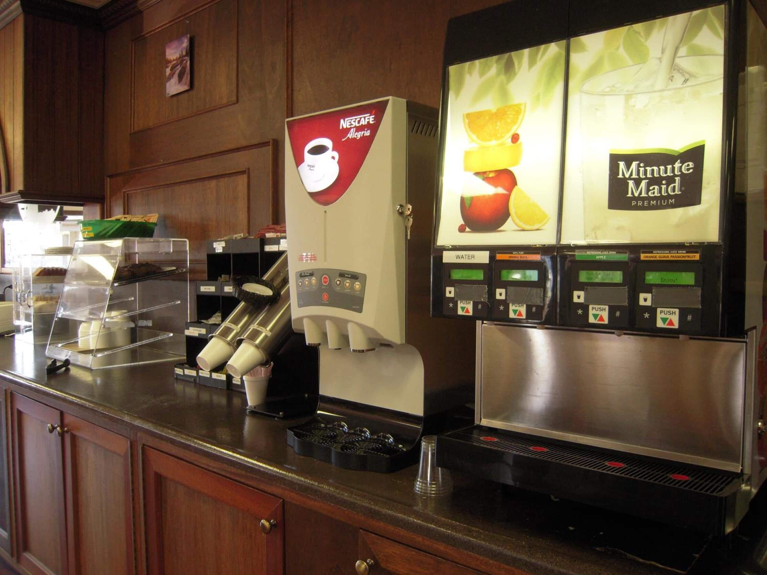 breakfast, lunch, dinner served; american cuisine