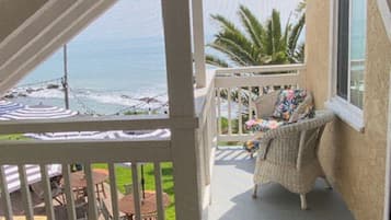 QUEEN PARTIAL VIEW | Desk, blackout drapes, iron/ironing board, free WiFi