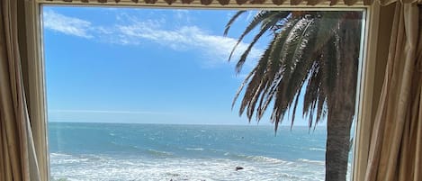 Quarto luxo, várias camas | Vista para praia/oceano