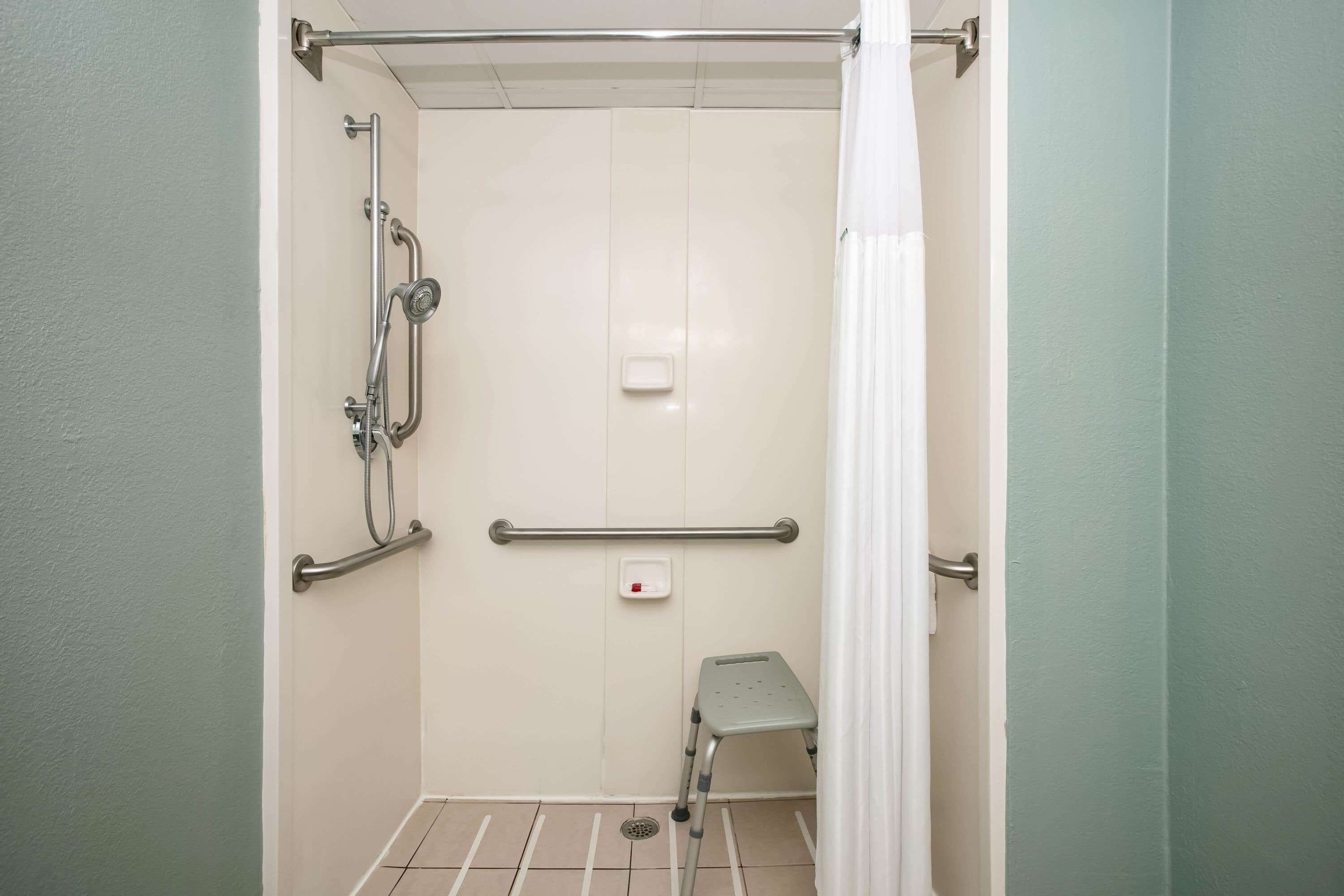 combined shower/bathtub, free toiletries, hair dryer, towels
