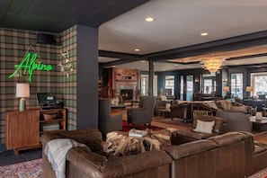 Lobby sitting area - The Wentworth (Jackson)