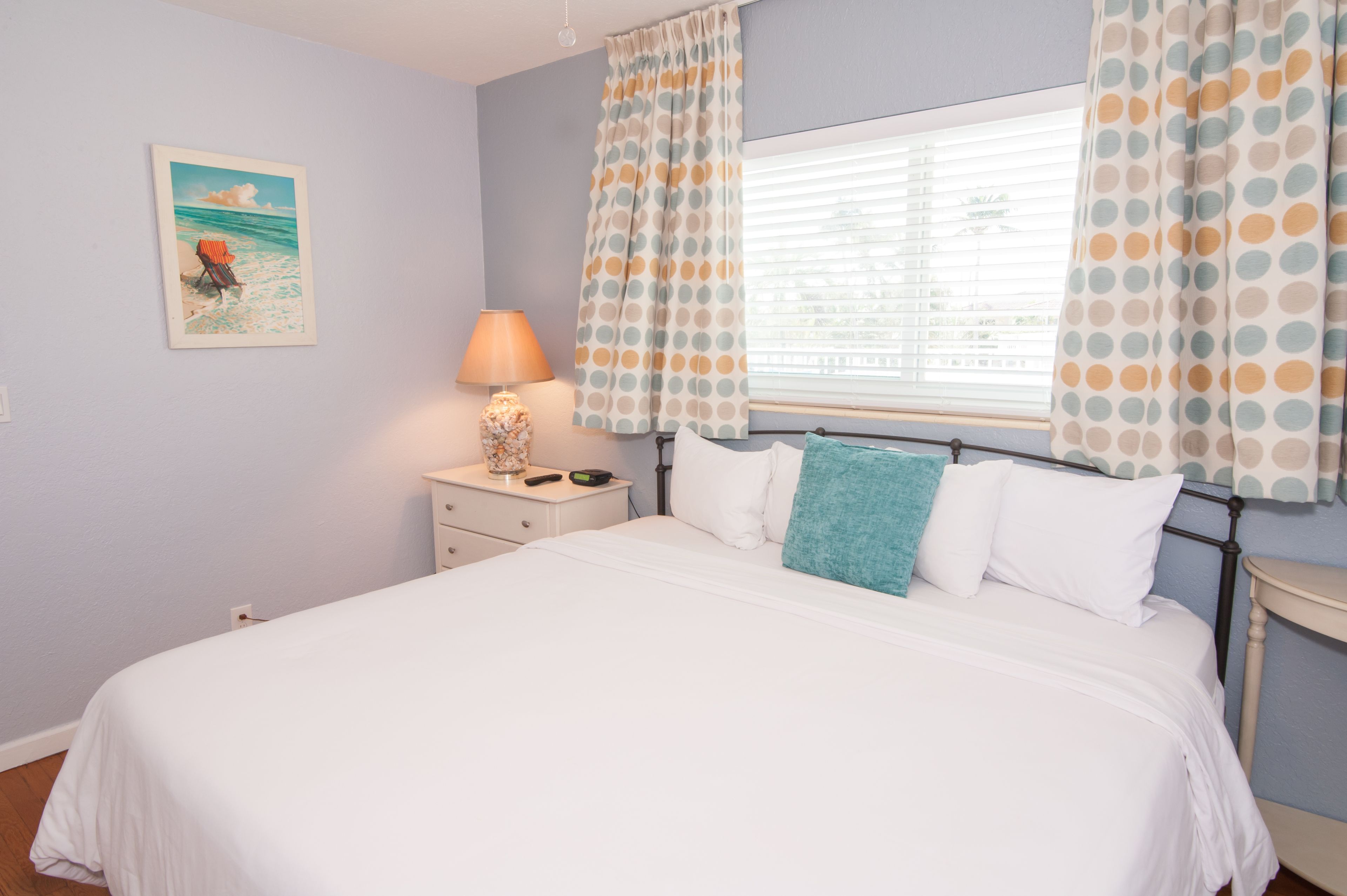 two bedroom apartment | 1 bedroom, iron/ironing board, free wifi, bed sheets