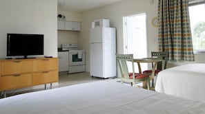 Iron/ironing board, free WiFi, bed sheets
