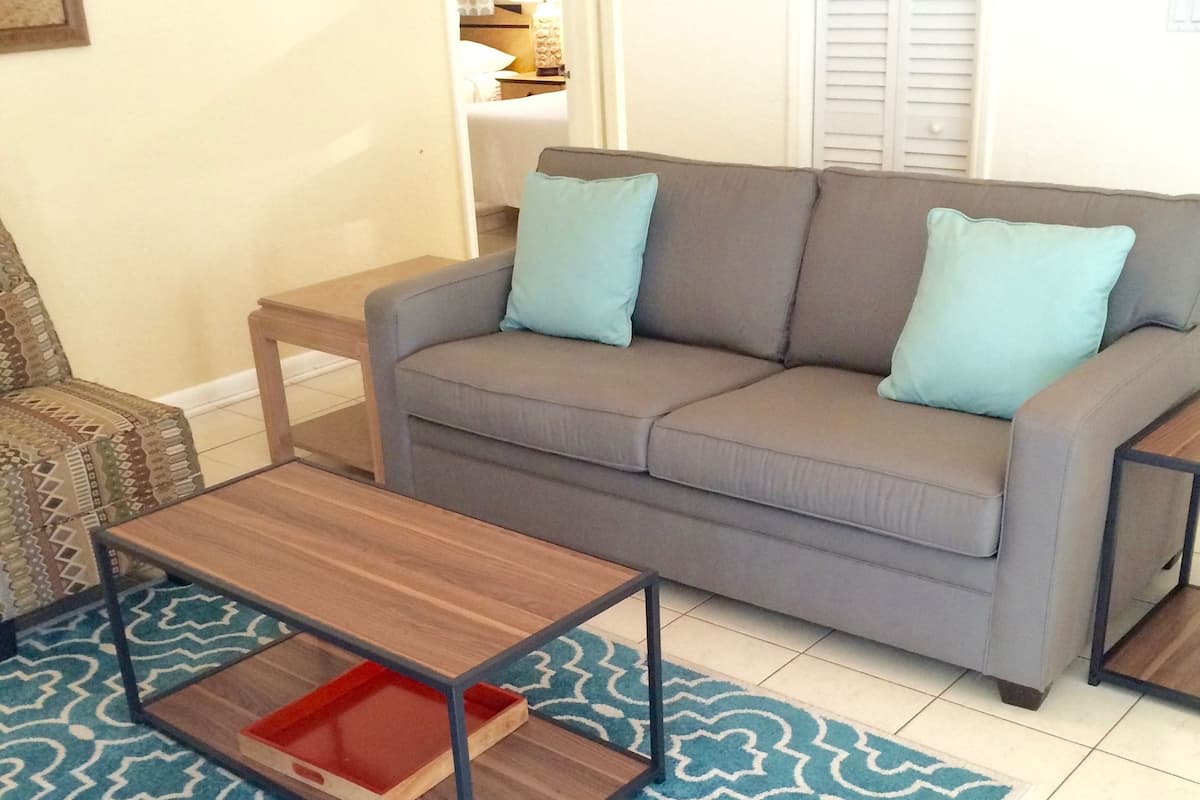 Deluxe 1-Bedroom Two Queen Bed w/ Kitchen & Sofa Bed | Living room | Smart TV