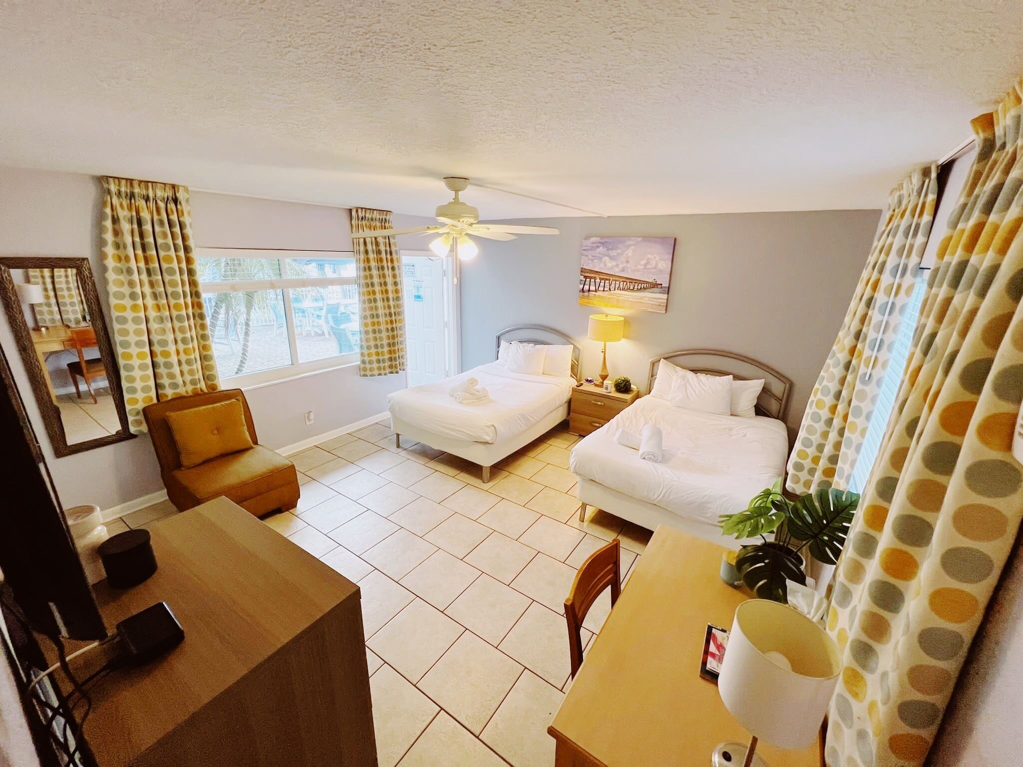 Superior Two Queen Bed Studio w/ Kitchen | Iron/ironing board, free WiFi, bed sheets