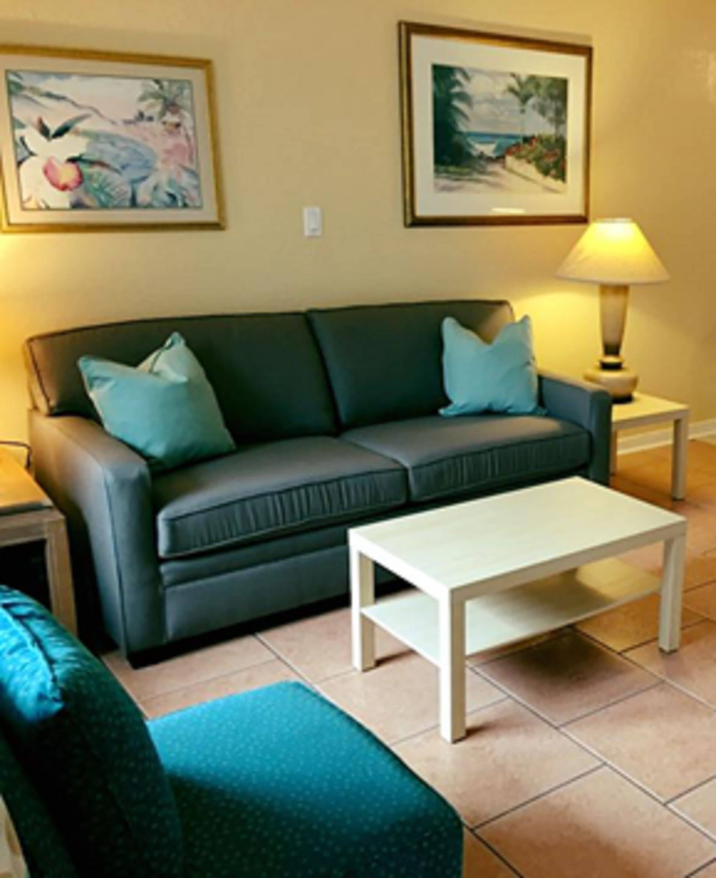 deluxe 1-bedroom king bed w/ kitchen & sofa bed | 1 bedroom, iron/ironing board, free wifi, bed sheets