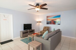 Deluxe 1-Bedroom Two Queen Bed w/ Kitchen & Sofa Bed | Living area | Smart TV