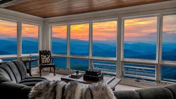 华丽独立别墅, 私人浴室, 山景 (Highlands Lodge at Fire M) | 酒廊