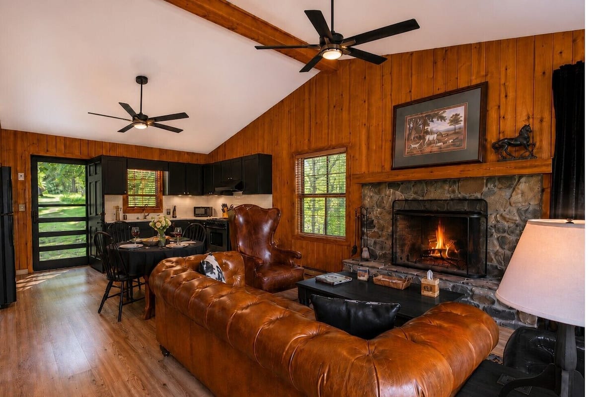 Superior Cabin, 2 Bedrooms, Hot Tub, Park View (Hemlock) | Private kitchen