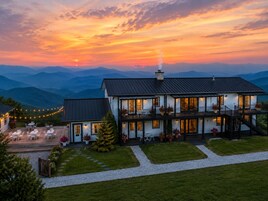 Casa luxo, banheiro privativo, vista para a montanha (Highlands Lodge at Fire M) | Fachada