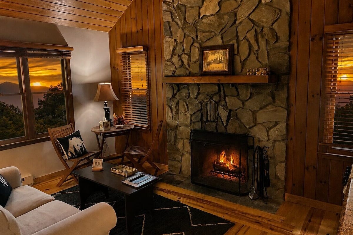 Superior Cabin, Ensuite, Mountain View (Blue Moss)
