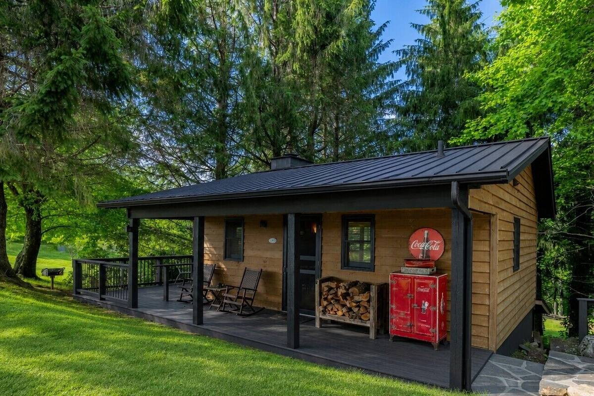 Deluxe Cabin, Fireplace, Mountain View (Coca-Cola Cabin) | Terrace/patio