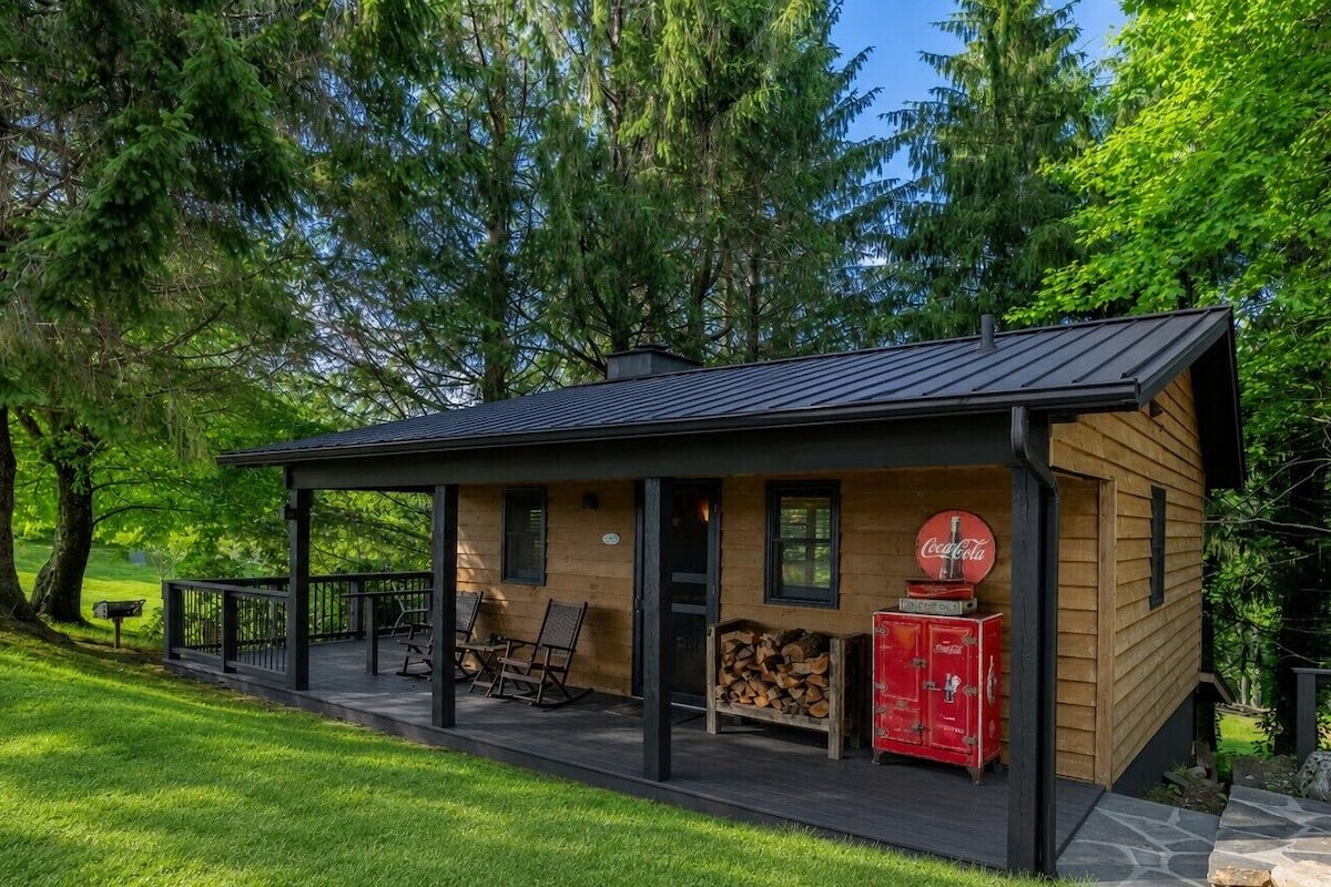 Deluxe Cabin, Fireplace, Mountain View (Coca-Cola Cabin) | Terrace/patio