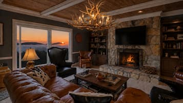 Deluxe House, Private Bathroom, Mountain View (Highlands Lodge at Fire M) | Lounge