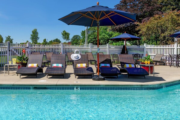 Seasonal outdoor pool, open 9:00 AM to 8:00 PM, pool loungers