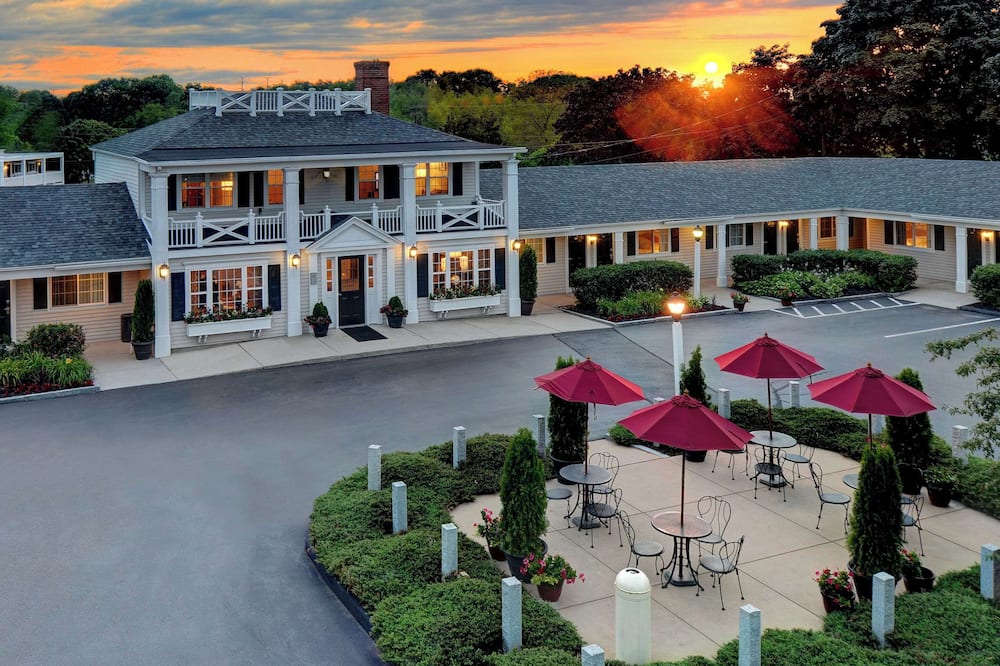 Port Inn and Suites Portsmouth, an Ascend Collection Hotel