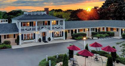 Port Inn and Suites Portsmouth, an Ascend Collection Hotel