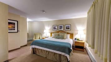 Standard Room, 1 King Bed, Non Smoking | Hypo-allergenic bedding, desk, blackout curtains, iron/ironing board