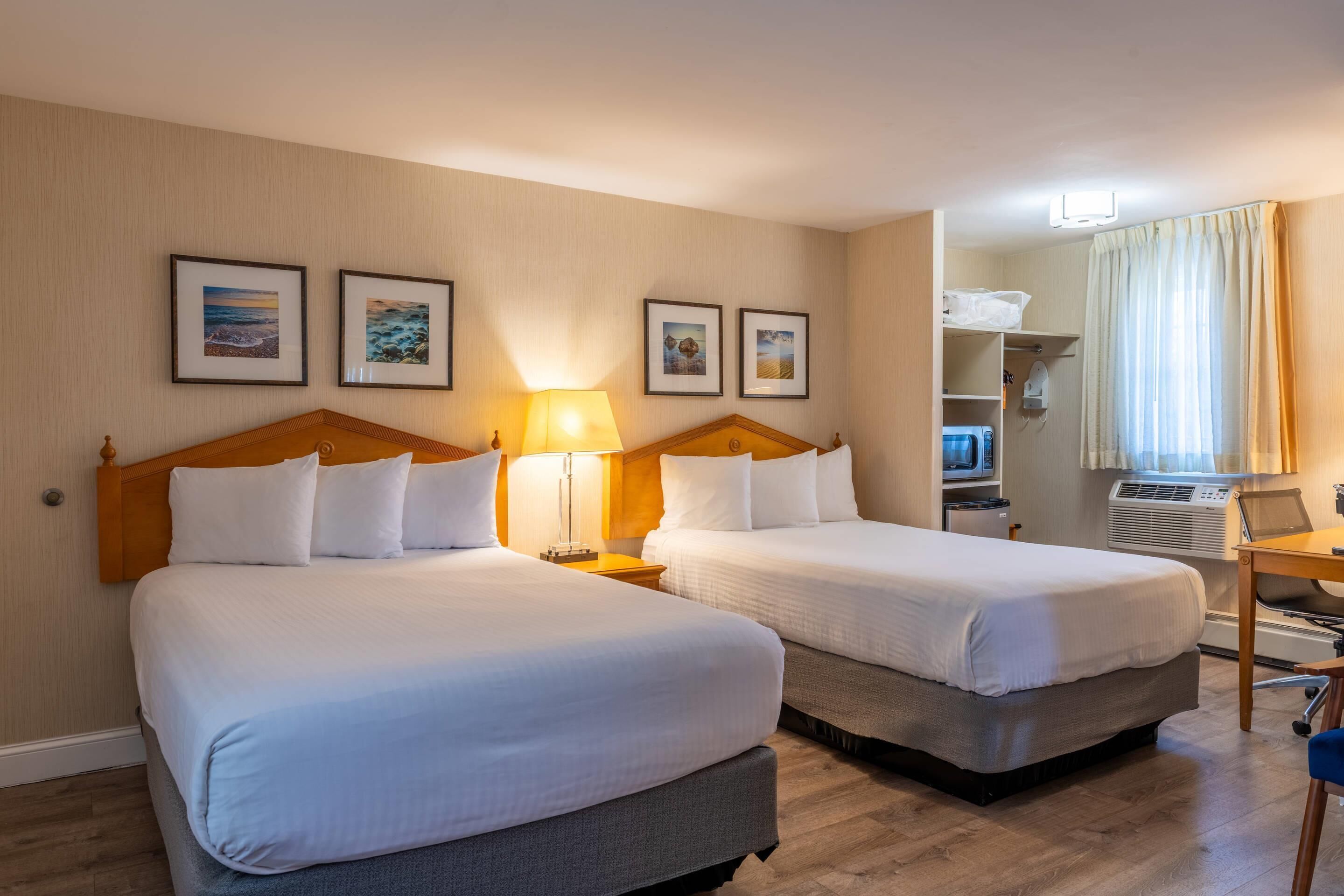 Junior Suite with 2 bedrooms | Hypo-allergenic bedding, desk, blackout drapes, iron/ironing board