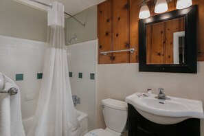 Bathtub, deep soaking tub, free toiletries, towels