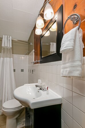 Room, 1 Queen Bed | Bathroom | Bathtub, deep soaking tub, free toiletries, towels