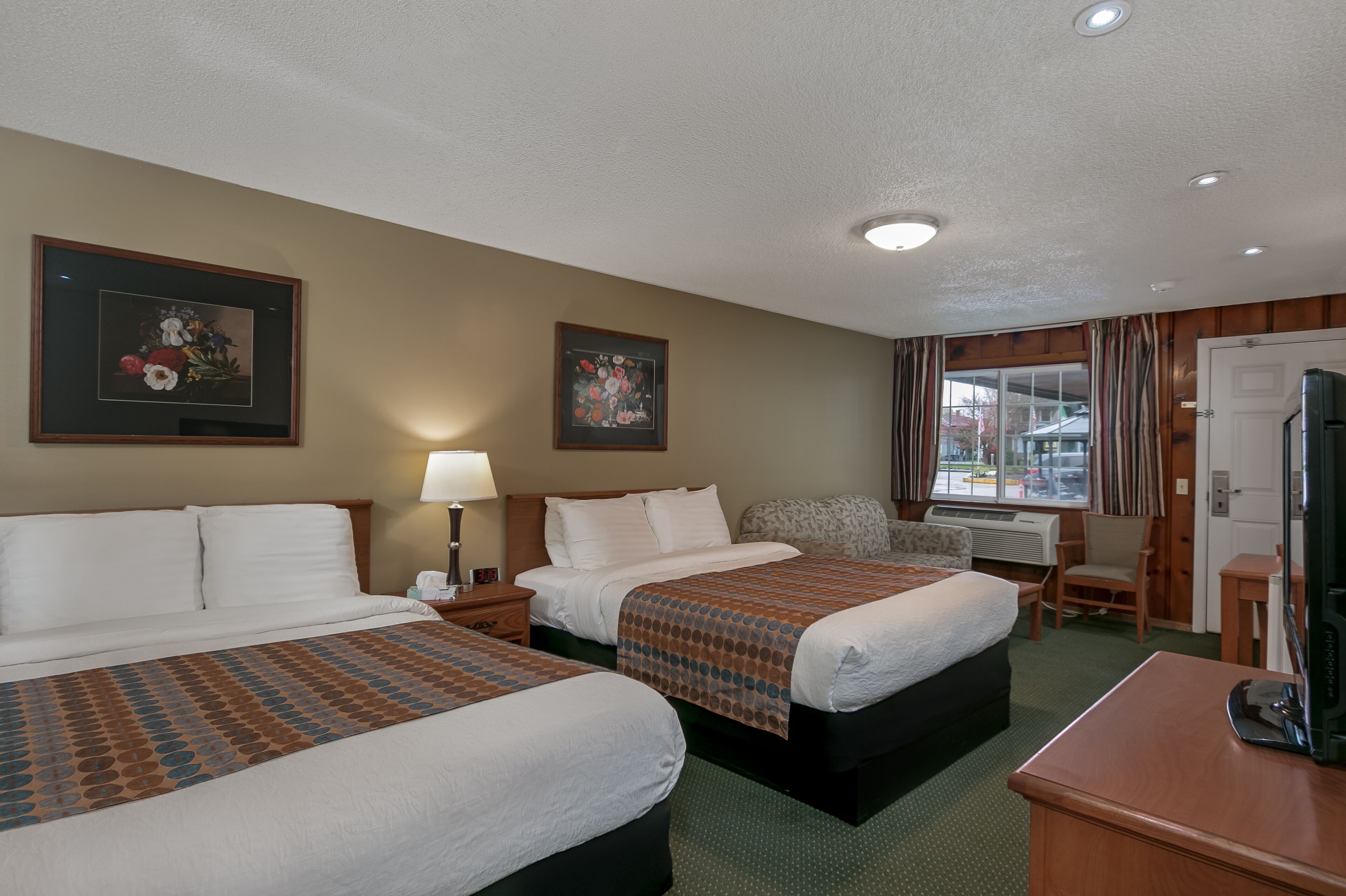 Premium bedding, pillowtop beds, in-room safe, desk