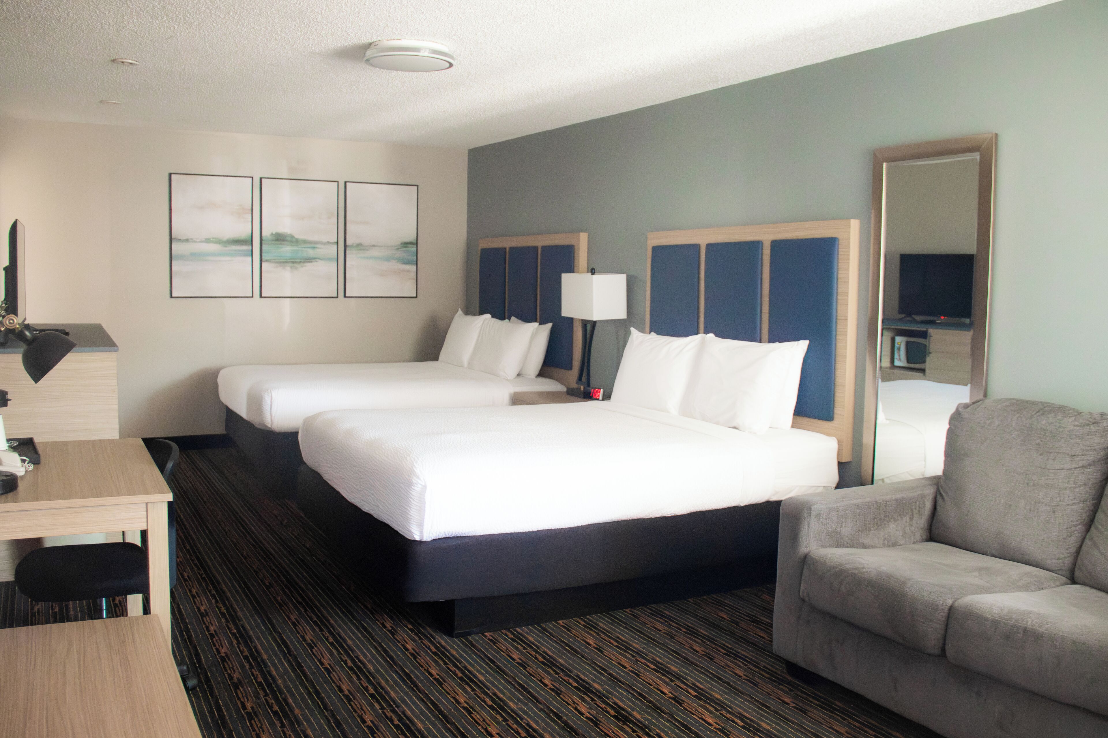 双人房（单人入住） | 高档床上用品、加厚床垫、客房内保险箱、办公桌