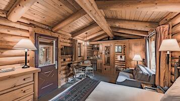 Cabin, 1 King Bed with Sofa bed | In-room safe, iron/ironing board, travel crib, free WiFi