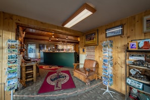 Lobby - Antler Inn (Jackson)