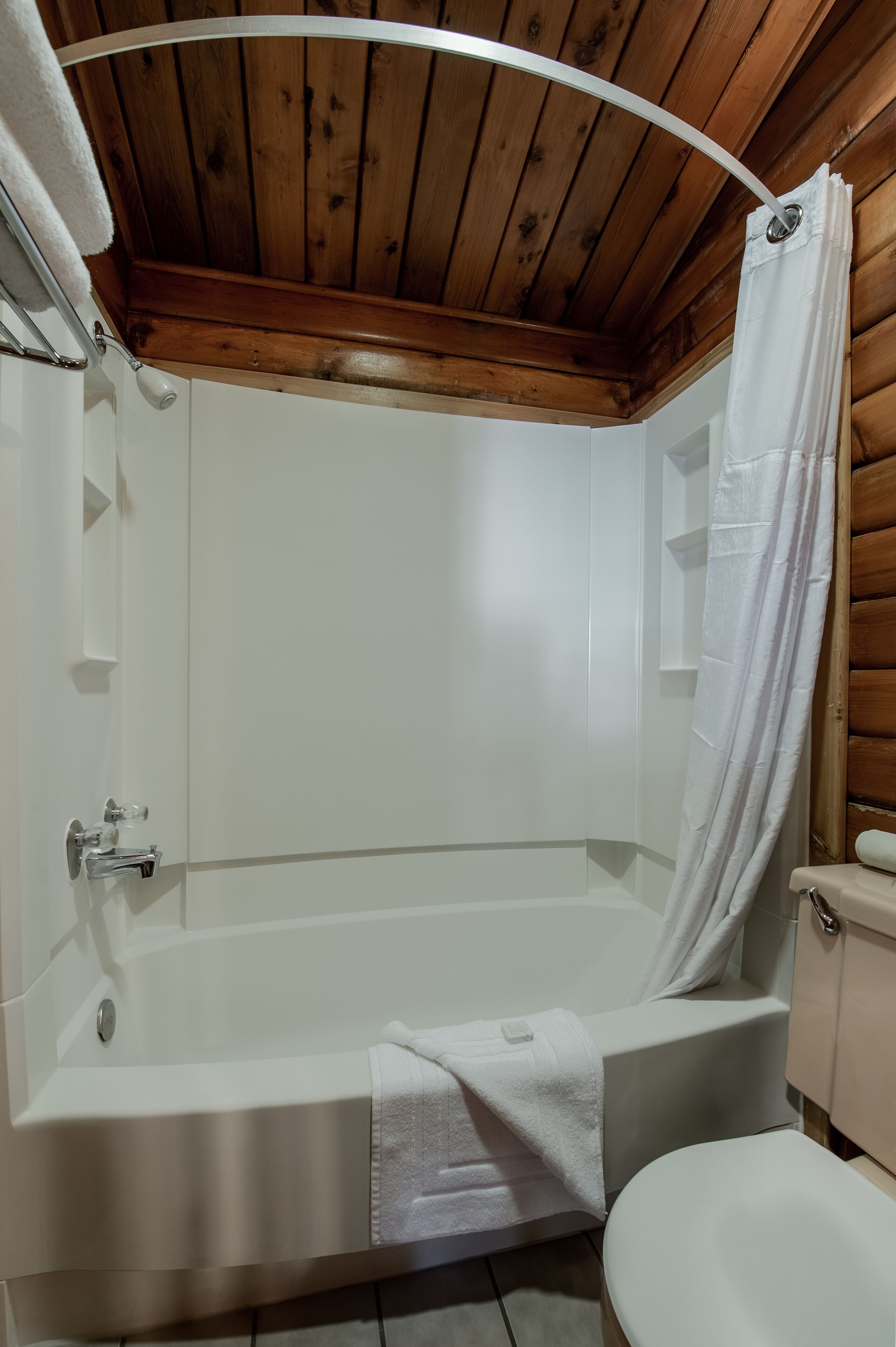 traditional single room, 1 king bed | bathroom shower