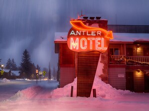 Façade de l’hébergement - soirée/nuit