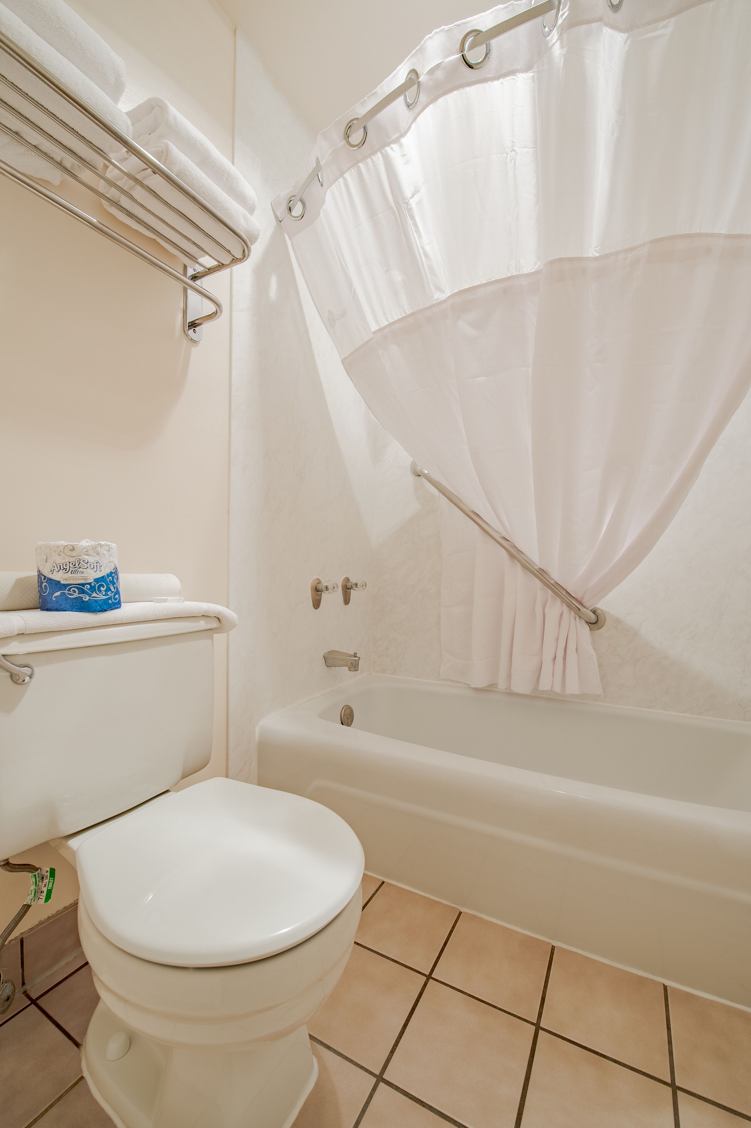 standard room, 2 queen beds | bathroom | combined shower/bathtub, free toiletries, towels