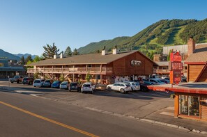 Front of property - Antler Inn (Jackson)