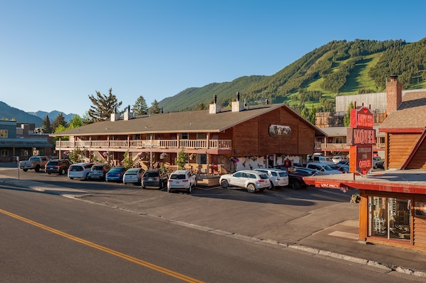 Front of property - Antler Inn (Jackson)