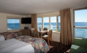 Habitació superior, 2 llits dobles, balcó, vistes a l'oceà (Superior Ocean Front 2nd Floor) | Planxa i posts de planxar, wifi gratuïta i roba de llit