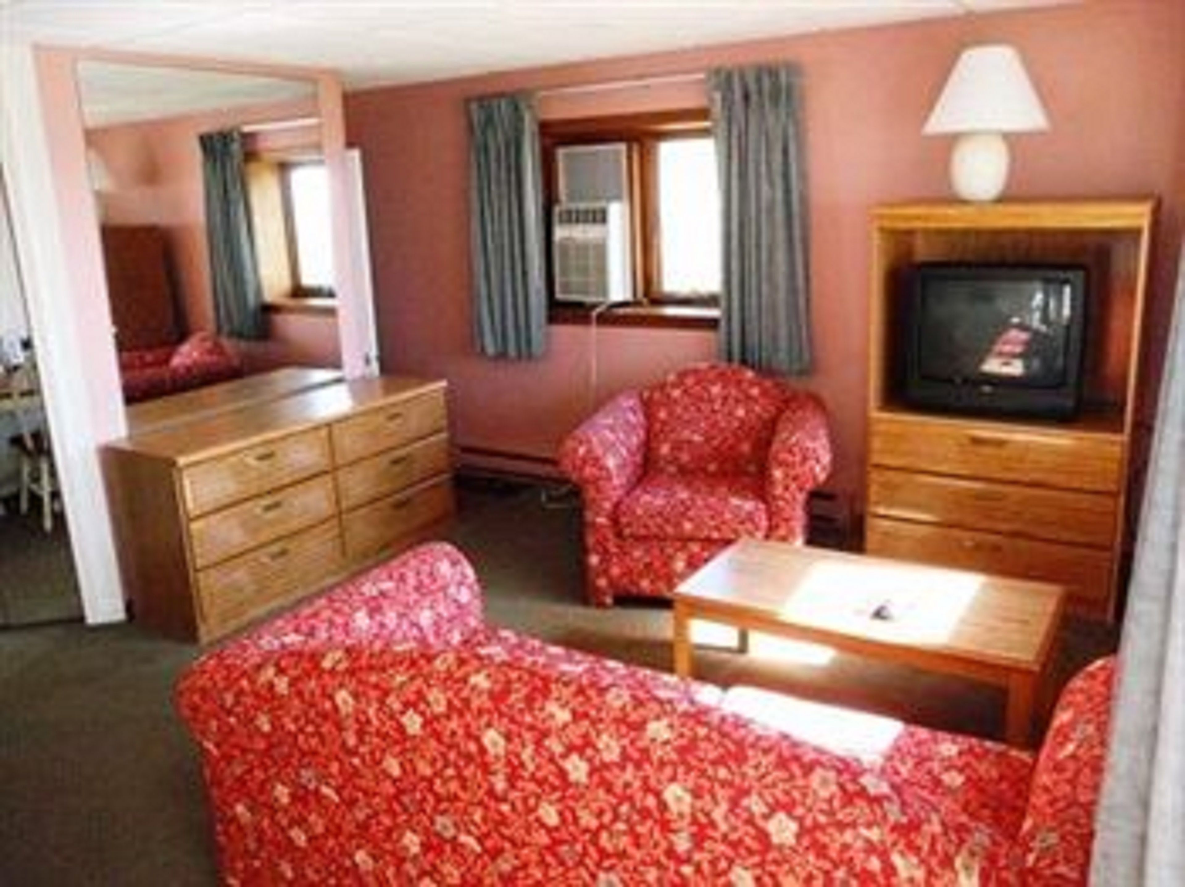 flat-screen tv, dvd player