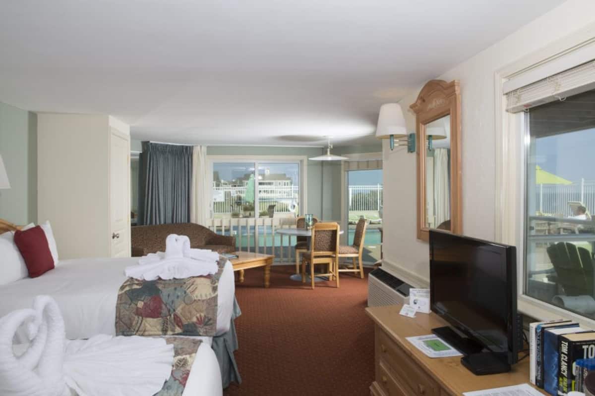 Iron/ironing board, free WiFi, bed sheets