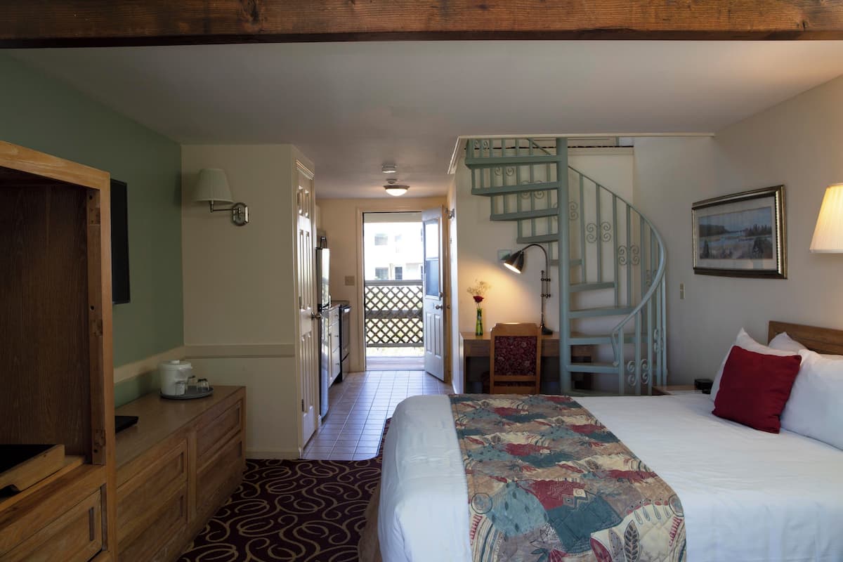 Superior Room, 2 Queen Beds, Ocean View (Townhouse Suite Ocean View) | Iron/ironing board, free WiFi, bed sheets