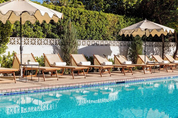 Outdoor pool, pool umbrellas, sun loungers