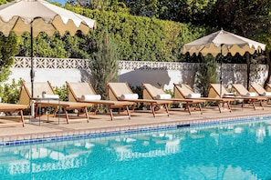Outdoor pool, pool umbrellas, sun loungers