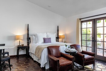 Premium bedding, in-room safe, desk, blackout drapes at Ingleside Estate Hotel & Bungalows- Adults Only