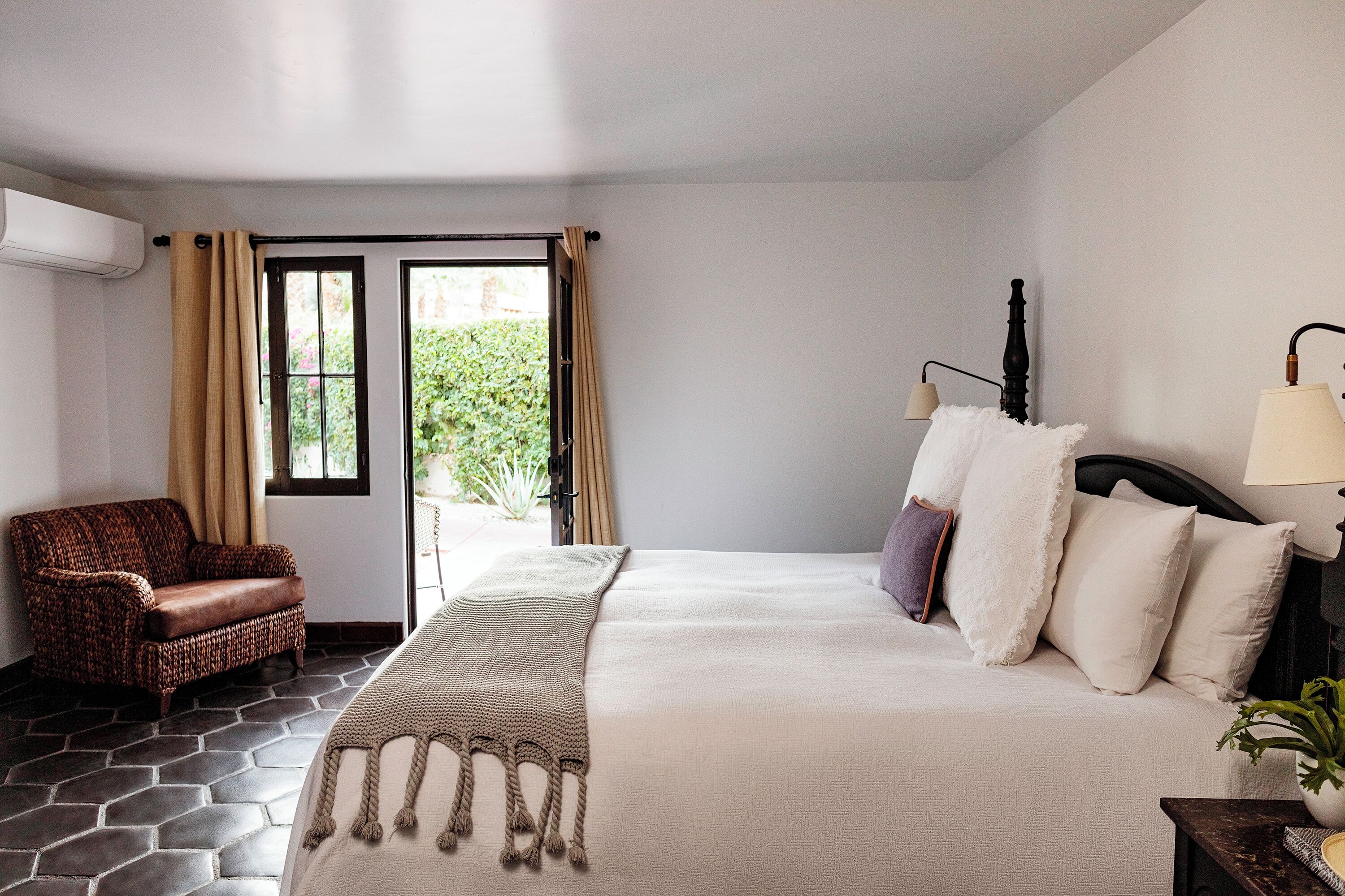 Deluxe Room (Estate Guestroom) | Living area | 50-inch Smart TV with digital channels, Netflix, streaming services