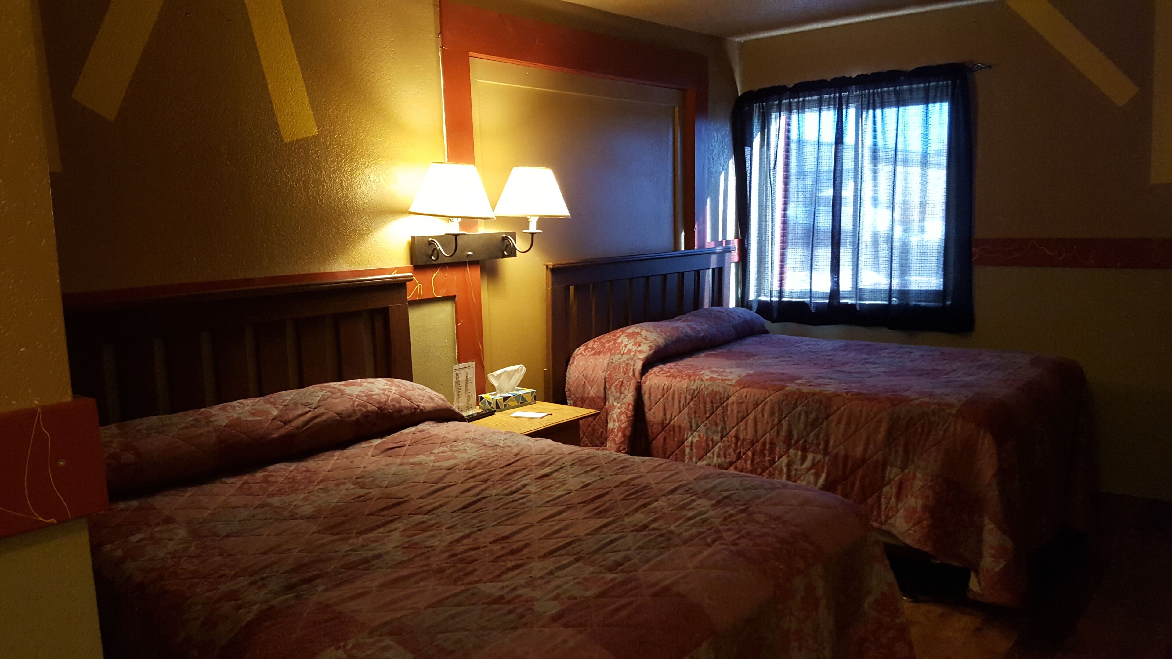 Dobbeltrom – standard, 2 dobbeltsenger | Wi-fi (inkludert), sengetøy, vekkerklokke og rullestolvennlig