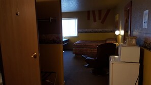 1 bedroom, free WiFi, bed sheets, alarm clocks